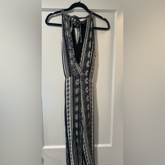 Halter top jumpsuit with open back - Picture 5 of 5